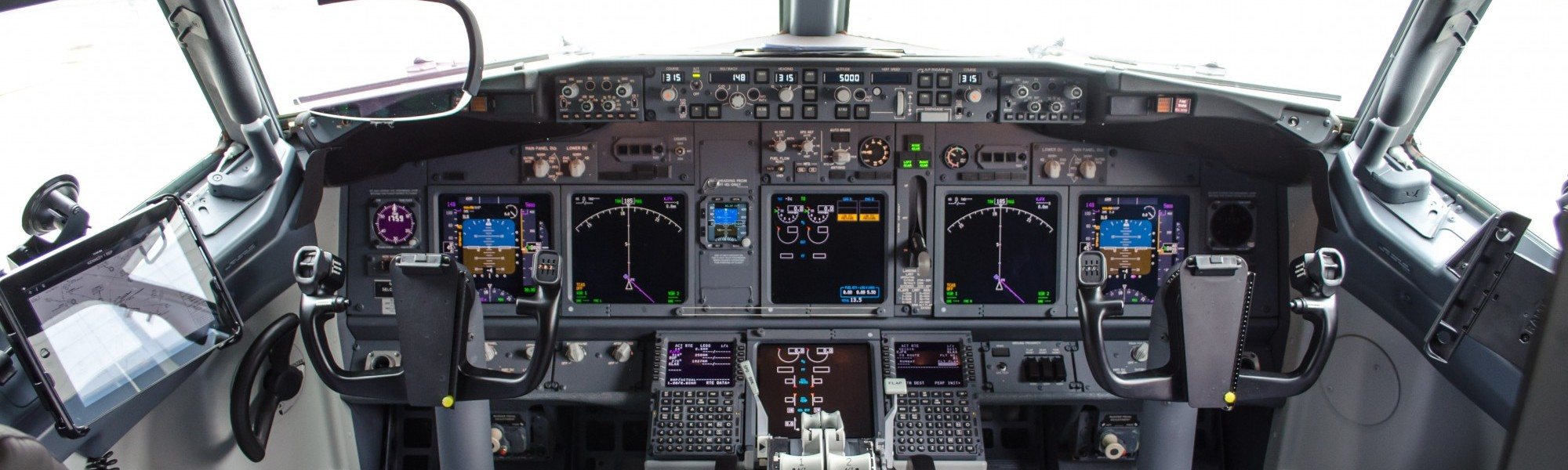 Flightsimulator boaing 737, polyester reparatie linings en interieur