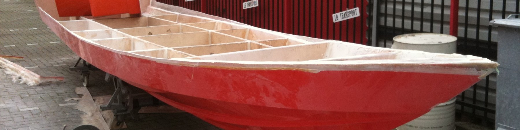 De bouw van een onverwoestbare rib voor de waterhulpdienst