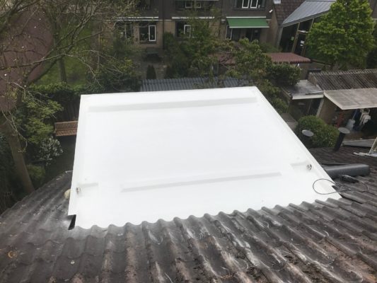 Reparatie polyester dak, dakkapel herstellen, gelcoat aanbrengen