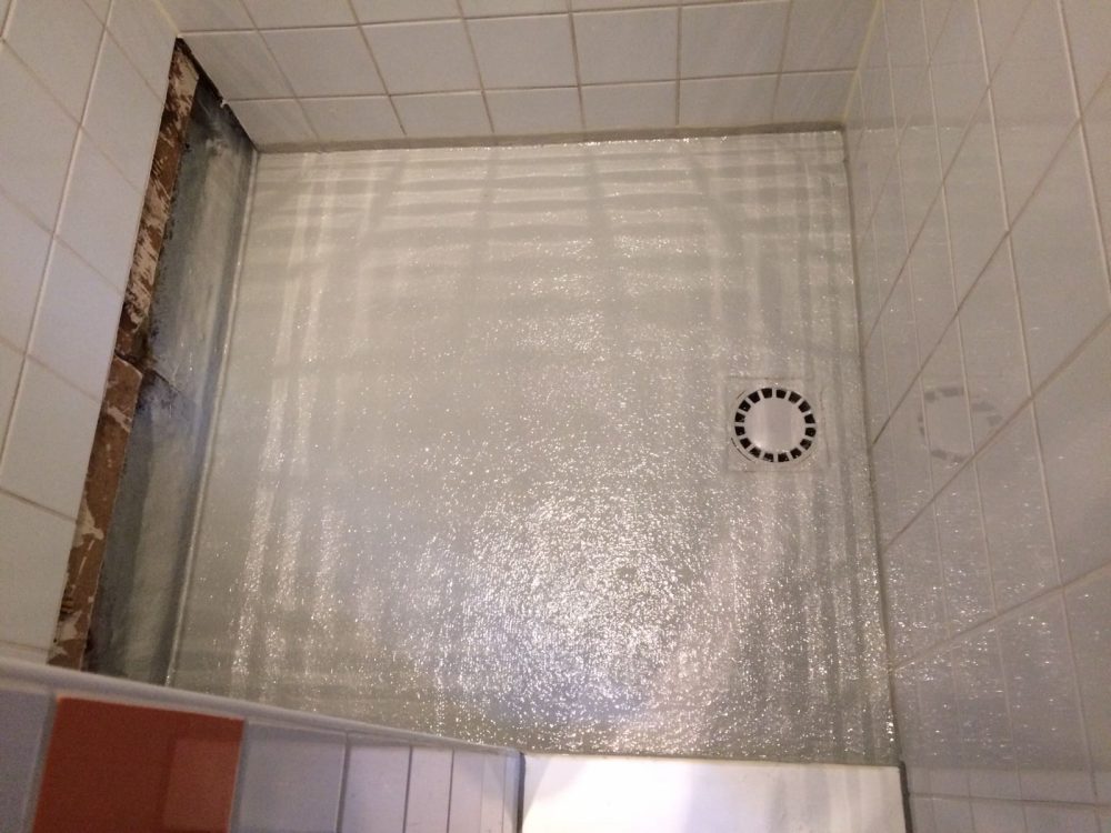 https://www.polyester.nl/wp-content/uploads/2017/10/vloer-in-badkamer-van-polyester-e1507881611690.jpeg