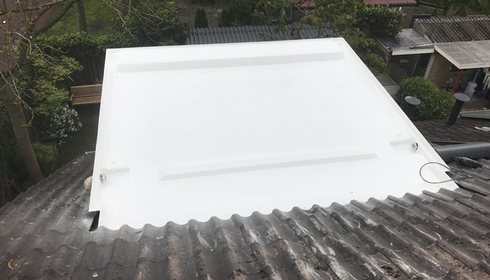 Nieuw polyester dak op dakkapel