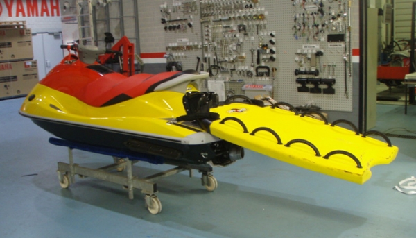 Gespoten polyester jetski